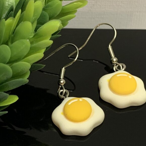 Egg Earring, Funny Food Earring, Gift Idea, Silly Earring, Cooking Earring, Chef - Picture 1 of 6